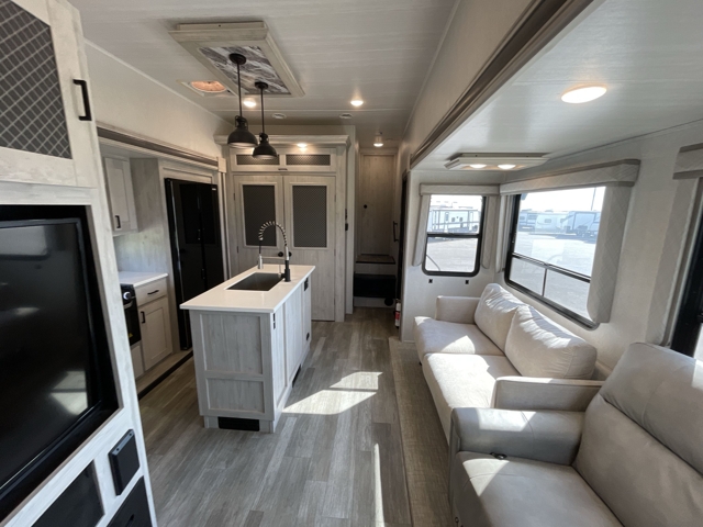 2023 East To West Tandara 375BH-OK — photo 4 of 8