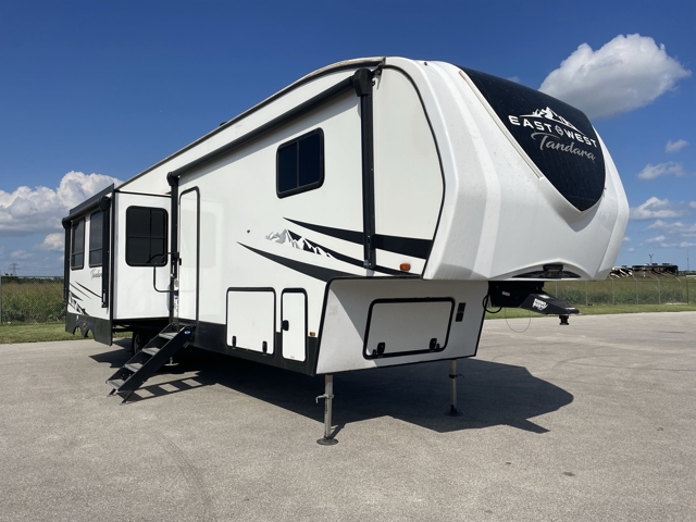 2023 East To West Tandara 375BH-OK — photo 1 of 8