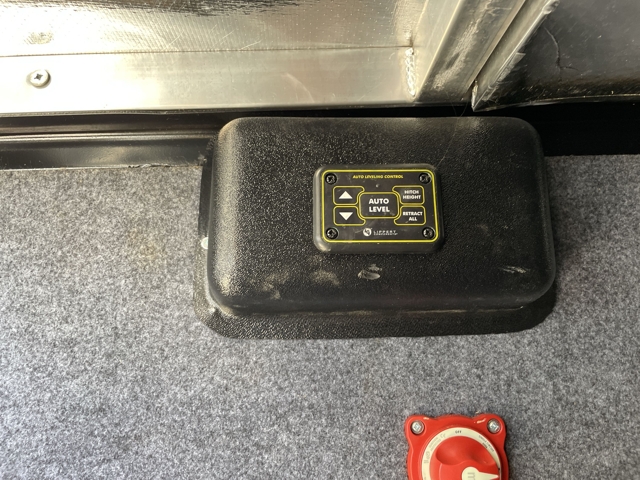 2018 Shasta Phoenix 336RL — photo 6 of 6
