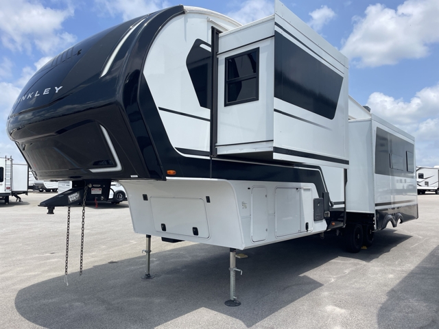 2024 Brinkley Model Z 3100 — photo 5 of 8