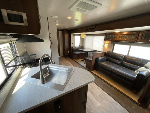 2018 Heartland Mallard M32 — photo 3 of 8