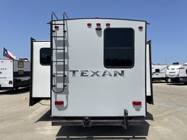2021 Crossroads Texan 326RK — photo 7 of 8