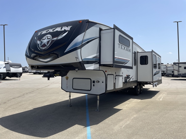 2021 Crossroads Texan 326RK — photo 4 of 8