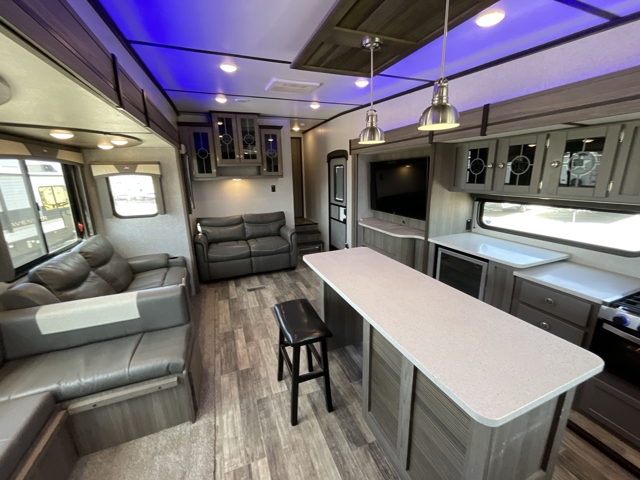 2021 Crossroads Texan 326RK — photo 3 of 8