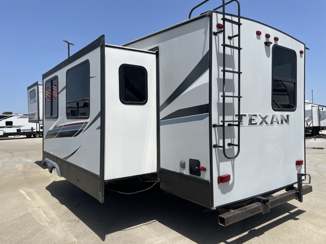 2021 Crossroads Texan 326RK — photo 6 of 8