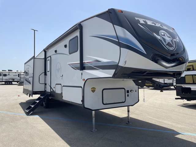 2021 Crossroads Texan 326RK — photo 1 of 8