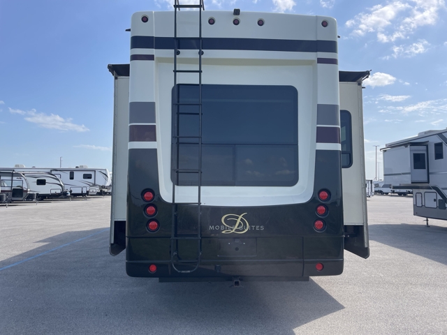 2018 DRV Luxury Suites Mobile Suites 38RSSA — photo 8 of 8