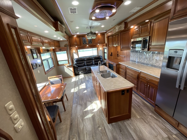 2018 DRV Luxury Suites Mobile Suites 38RSSA — photo 3 of 8