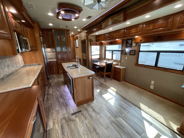 2018 DRV Luxury Suites Mobile Suites 38RSSA — photo 4 of 8