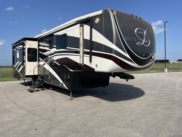 2018 DRV Luxury Suites Mobile Suites 38RSSA — photo 1 of 8