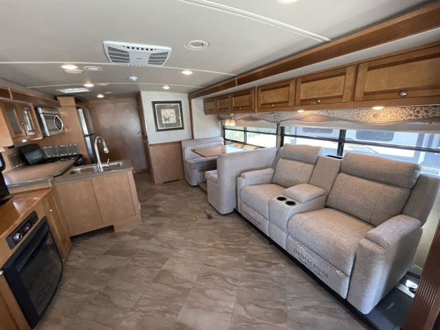 2018 Winnebago Sightseer 36Z — photo 4 of 8