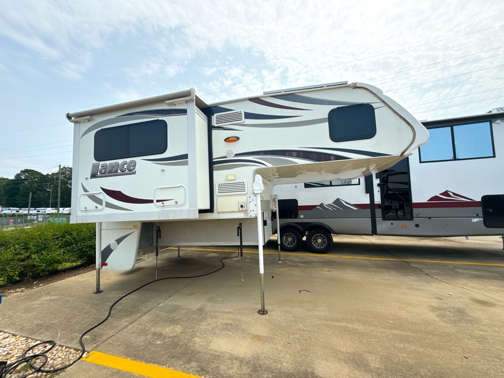 2018 Lance Lance 855S — photo 6 of 8