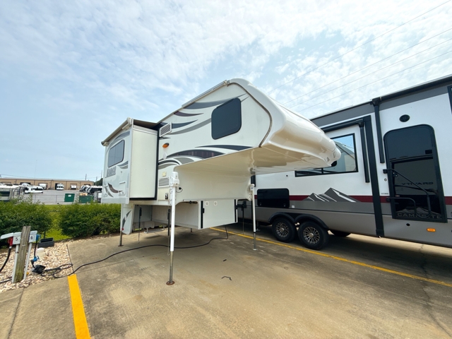 2018 Lance Lance 855S — photo 1 of 8