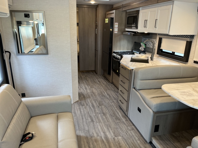 2026 Thor Freedom Traveler B30 — photo 4 of 8