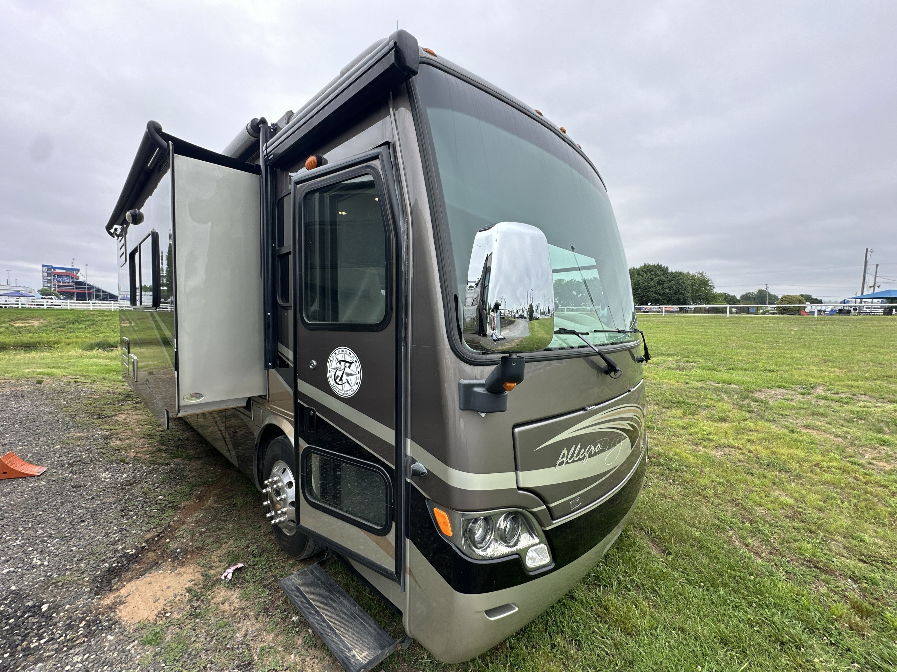 New or Used Tiffin Allegro Breeze 32br RVs for Sale | Camping World