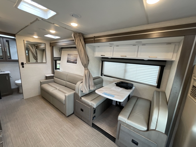 2025 Thor Freedom Elite 24FL — photo 3 of 8
