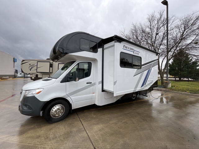 2025 Thor Freedom Elite 24FL — photo 7 of 8