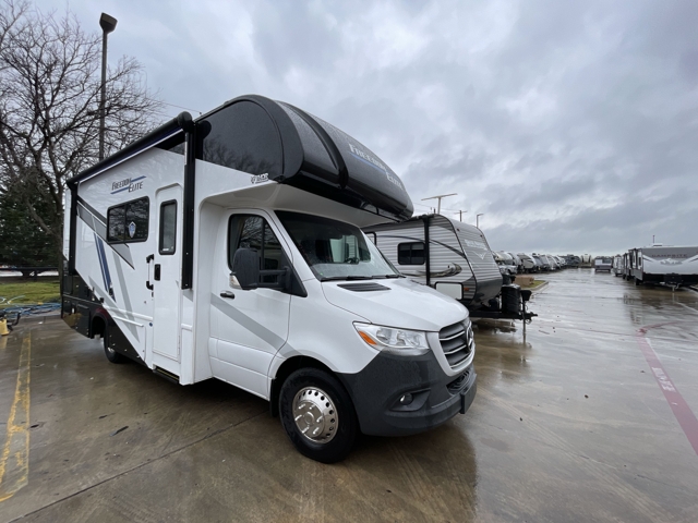 2025 Thor Freedom Elite 24FL — photo 1 of 8