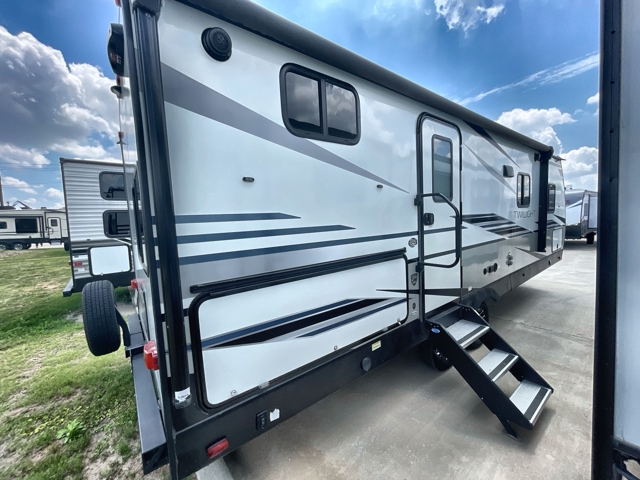 2022 Cruiser RV Twilight Signature 2580 — photo 3 of 8