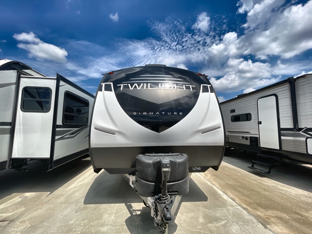 2022 Cruiser RV Twilight Signature 2580 — photo 2 of 8