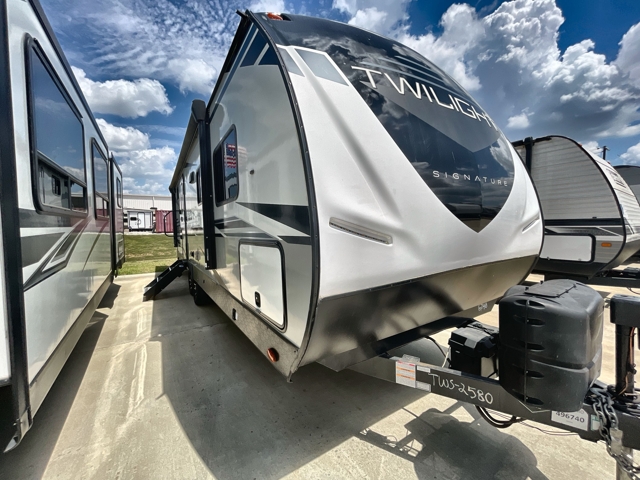 2022 Cruiser RV Twilight Signature 2580 — photo 1 of 8
