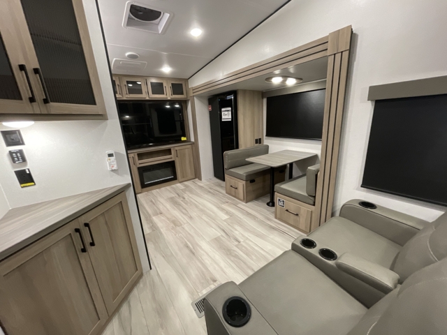 2026 Keystone Coleman Legacy 2400REX — photo 8 of 8