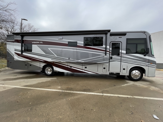 2025 Entegra Coach Vision XL 36C — photo 3 of 8
