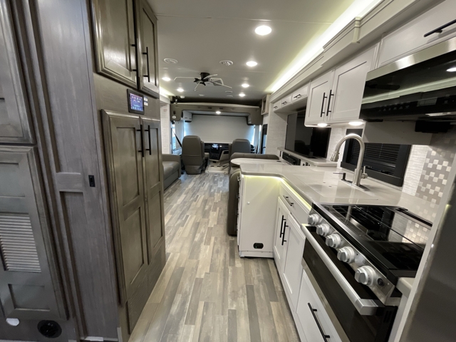 2025 Entegra Coach Vision XL 36C — photo 8 of 8