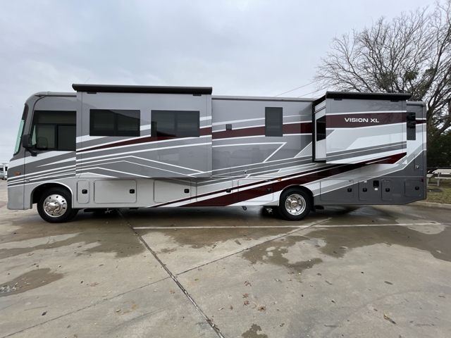 2025 Entegra Coach Vision XL 36C — photo 4 of 8