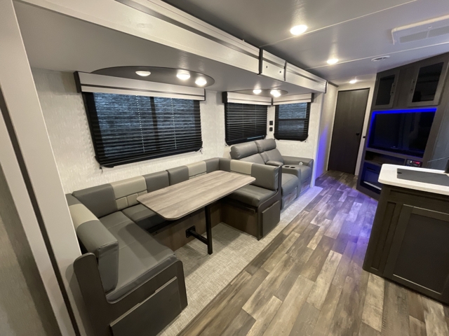 2024 Crossroads Cruiser Aire 33BHB — photo 7 of 8
