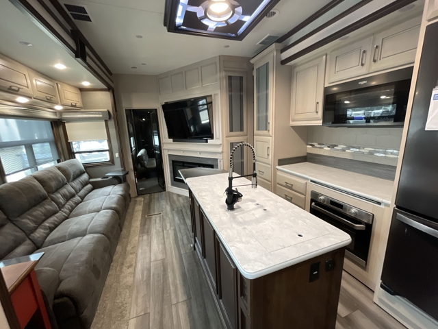 2021 DRV Luxury Suites Full House LX455 — photo 4 of 8