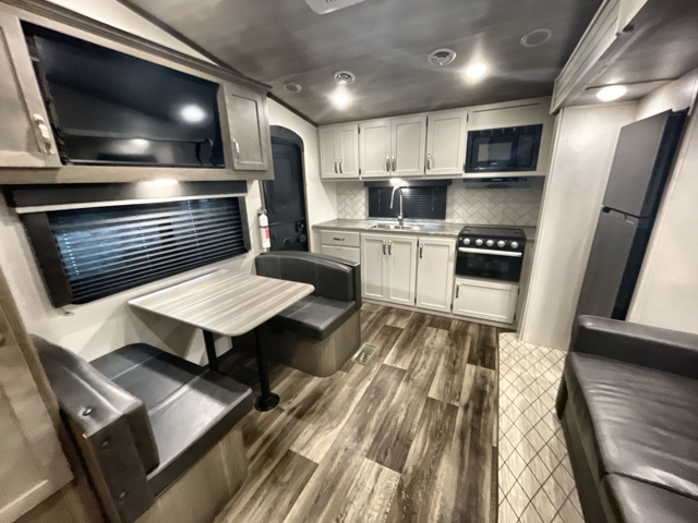 2023 Keystone Cougar Sport 2100RK — photo 4 of 8