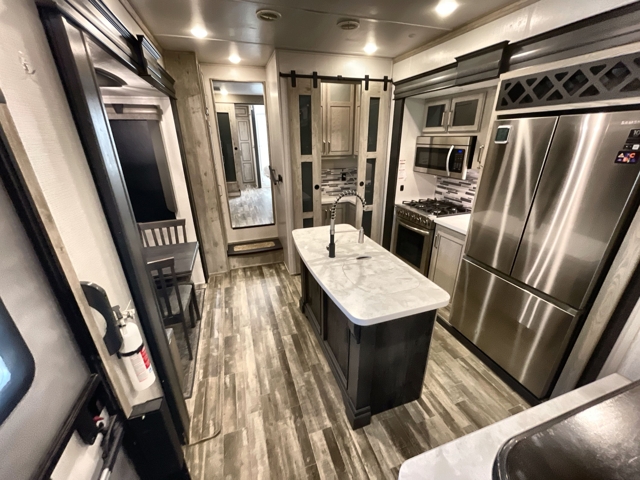 2022 Keystone Alpine 3712KB — photo 3 of 8
