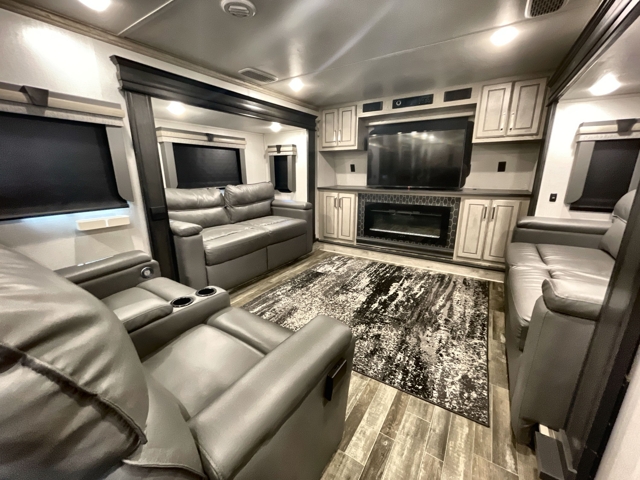 2022 Keystone Alpine 3712KB — photo 4 of 8