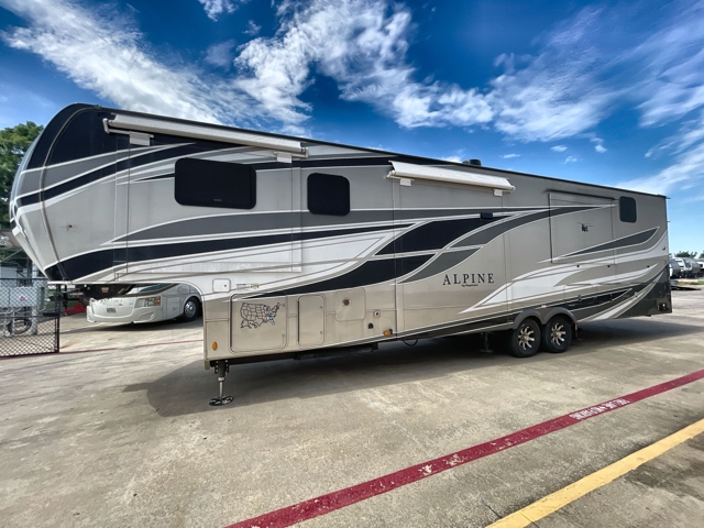 2022 Keystone Alpine 3712KB — photo 7 of 8