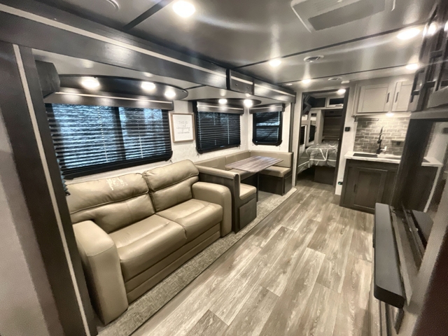 2022 Crossroads Cruiser Aire 28BBH — photo 3 of 8