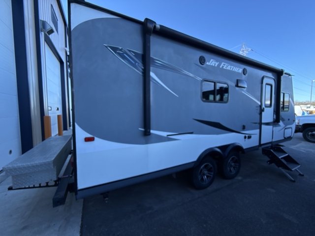 2016 Jayco Jay Feather X23F — photo 6 of 8