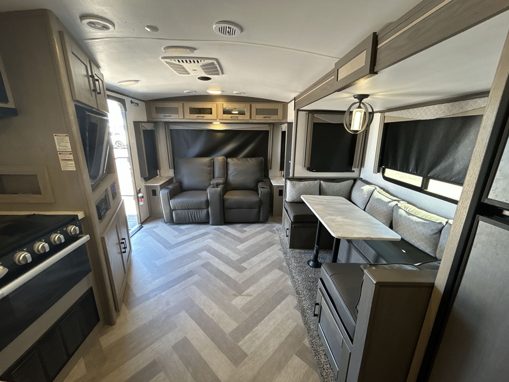 2021 Cruiser Twilight Signature