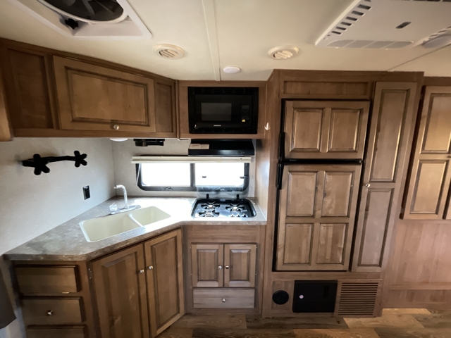 2016 Forest River Rockwood Roo 21BD — photo 8 of 8