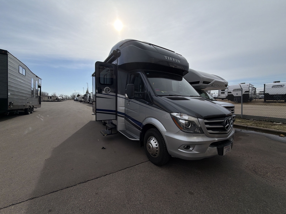 2019 Tiffin Wayfarer 24FW - Stock #2660414 | Forest Lake, MN | Camping ...