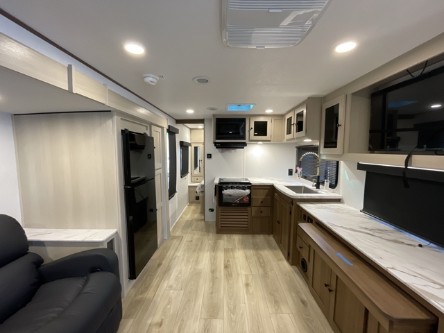 2026 Coachmen Apex Ultra-lite 244RBS — photo 2 of 8