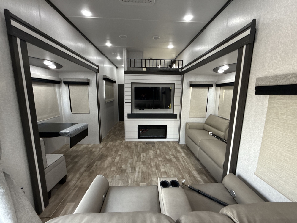 2026 Crossroads Hampton 388FKL — photo 2 of 8