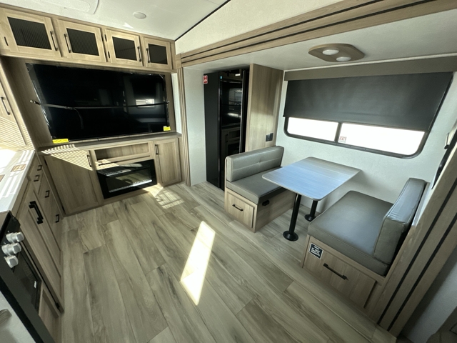 2026 Keystone Coleman Legacy 2400REX — photo 3 of 8