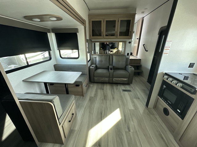 2026 Keystone Coleman Legacy 2400REX — photo 4 of 8