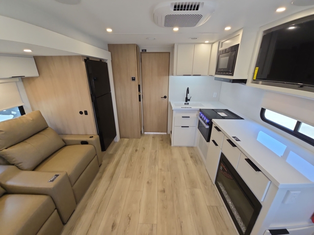 2026 Winnebago Thrive 25RLS — photo 4 of 8