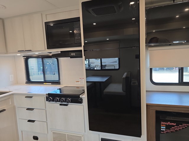 2027 Winnebago Access 32BR — photo 8 of 8