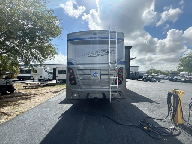 2023 Holiday Rambler Vacationer 35K — photo 8 of 8