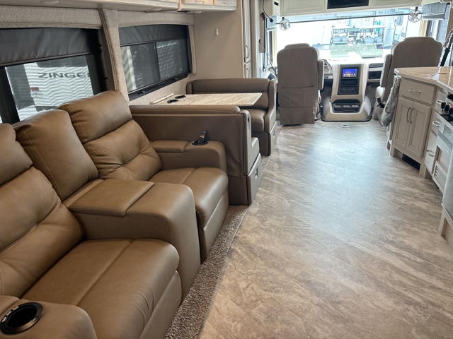 2023 Holiday Rambler Vacationer 35K — photo 4 of 8