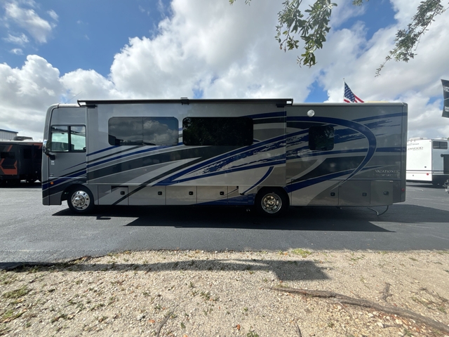 2023 Holiday Rambler Vacationer 35K — photo 7 of 8