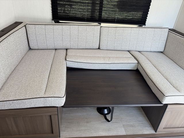 2026 Prime Time Avenger 18DBS — photo 3 of 8